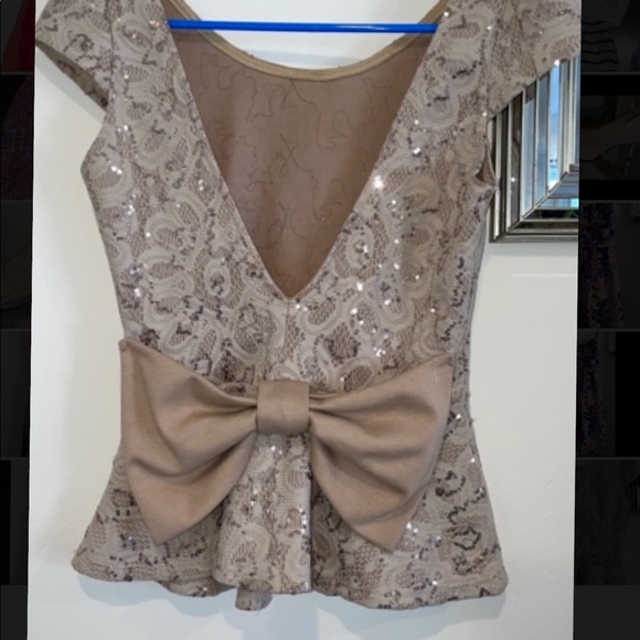 Top - Picture 2 of 2